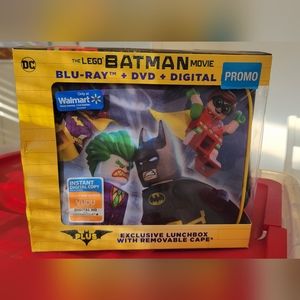 NIB The Lego Batman Movie Exclusive Lunchbox with Removable Cape and Movie